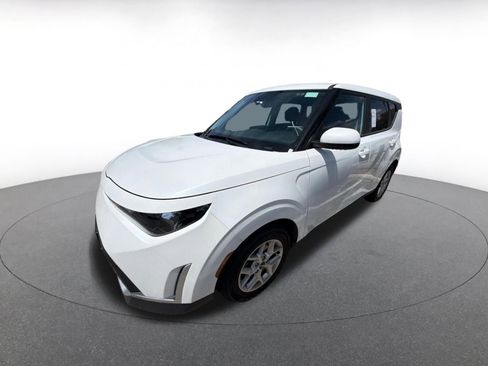 Used 2025 Kia Soul LX w/ LX Technology Package FWD image 3