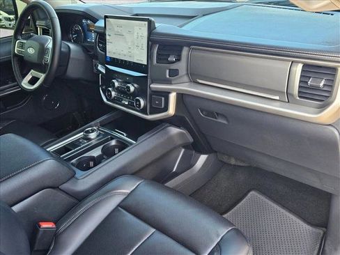 Used 2024 Ford Expedition XLT image 24
