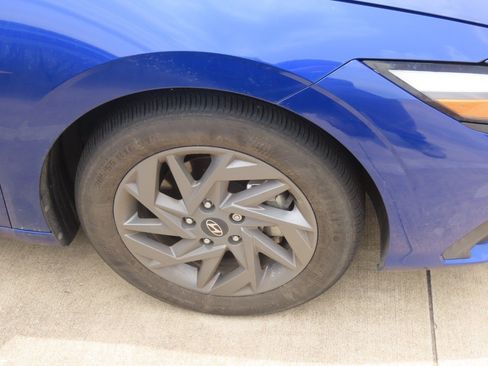 Used 2024 Hyundai Elantra SEL FWD image 9