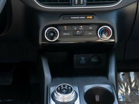 Used 2022 Ford Escape SE image 15