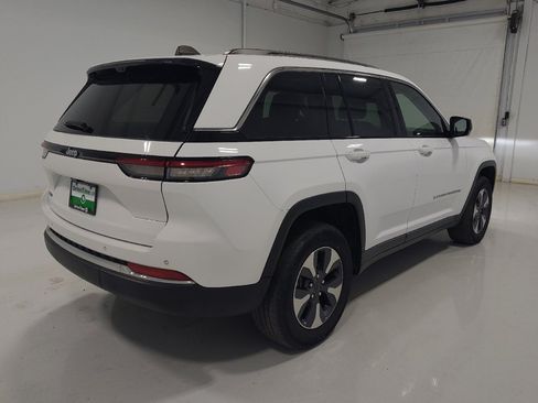 Used 2022 Jeep Grand Cherokee Limited 4xe w/ Luxury Tech Group II AWD/4WD image 9