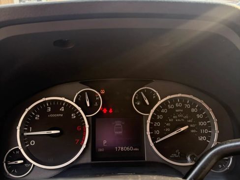 Used 2014 Toyota Tundra SR5 AWD/4WD image 12