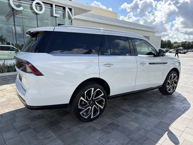 New 2027 Lincoln Navigator Black Label AWD/4WD image 2