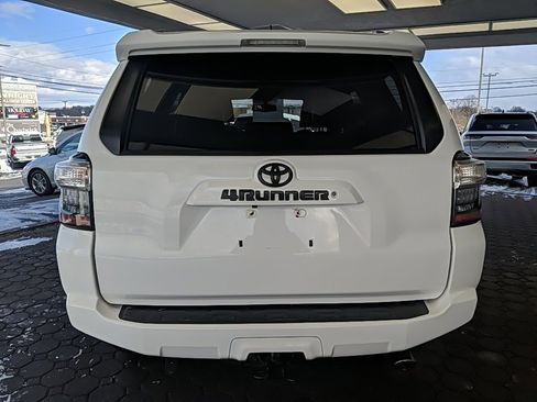 Used 2017 Toyota 4Runner SR5 Premium image 6
