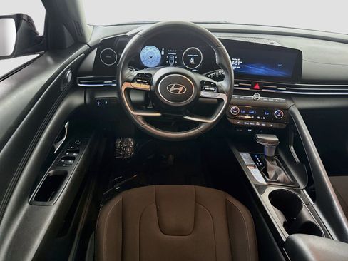 Used 2025 Hyundai Elantra SEL FWD image 17