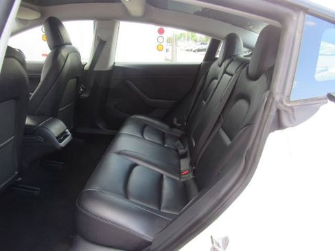 Used 2021 Tesla Model 3 Standard Range Plus image 18