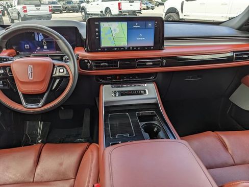 Used 2025 Lincoln Aviator Reserve w/ Luxury Package AWD/4WD image 17