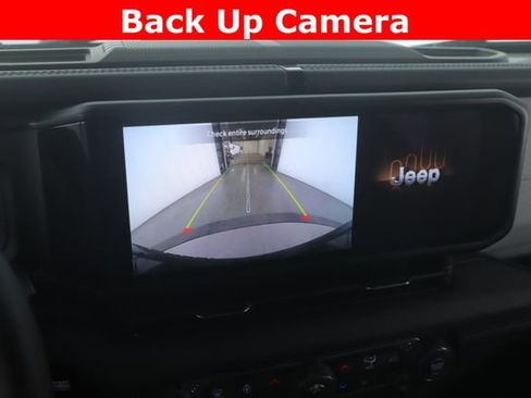 Used 2025 Jeep Wrangler Unlimited Sahara image 23