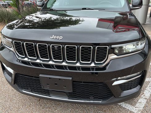 Used 2023 Jeep Grand Cherokee Limited w/ Luxury Tech Group II image 8