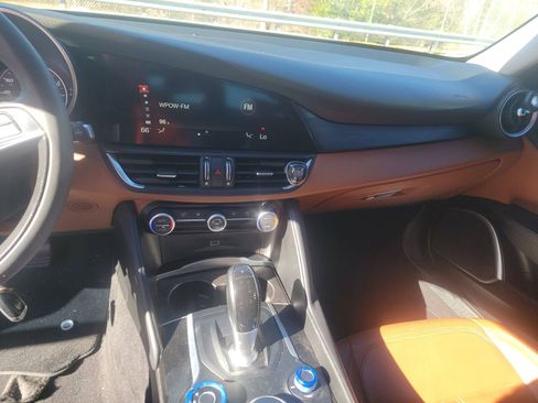 Used 2018 Alfa Romeo Giulia AWD image 16
