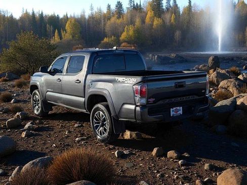 Used 2023 Toyota Tacoma TRD Sport image 4