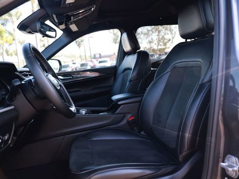 Used 2022 Jeep Grand Cherokee L Laredo image 17