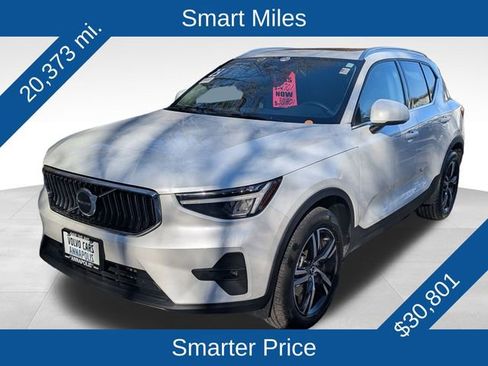 Certified 2023 Volvo XC40 B5 Plus image 3