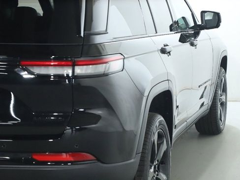 Used 2025 Jeep Grand Cherokee Limited w/ Luxury Tech Group II AWD/4WD image 46