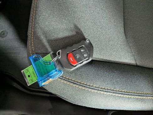 Certified 2025 Jeep Wrangler Unlimited Sahara w/ Safety Group image 32