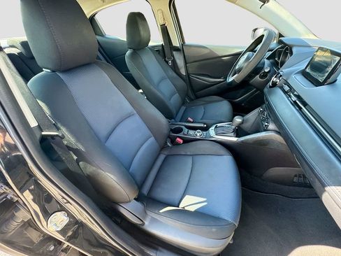 Used 2019 Toyota Yaris L image 26