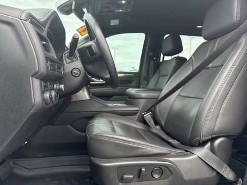 Used 2022 Chevrolet Suburban RST w/ Sport Performance Package image 27