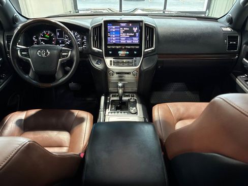 Used 2021 Toyota Land Cruiser image 10