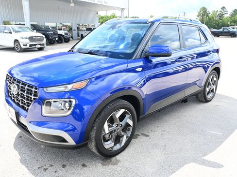 Used 2025 Hyundai Venue SEL FWD image 5