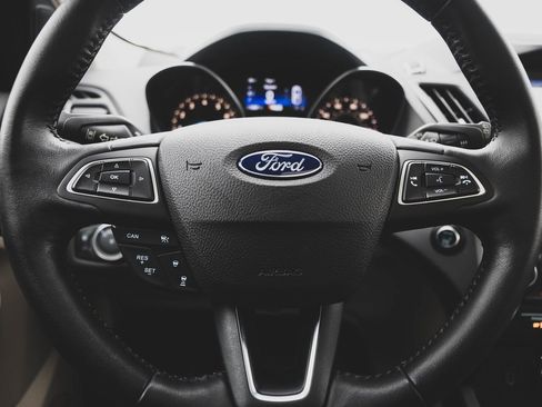 Used 2019 Ford Escape SEL image 14