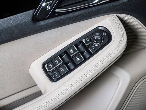 New 2026 Porsche Macan image 24