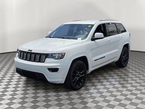 Used 2020 Jeep Grand Cherokee Altitude AWD/4WD image 3