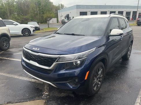 Used 2023 Kia Seltos S image 2