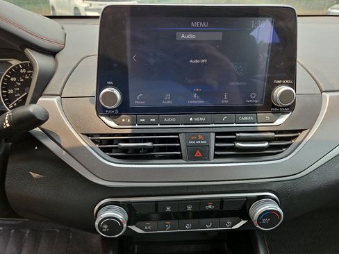 Used 2024 Nissan Altima 2.5 SR FWD image 21