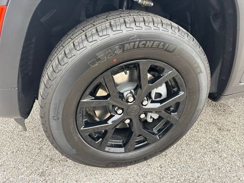 New 2026 Jeep Grand Cherokee Altitude RWD image 28