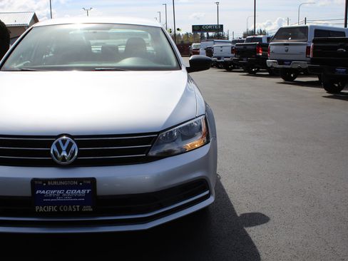 Used 2015 Volkswagen Jetta SE image 10