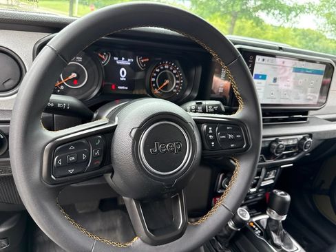 Used 2025 Jeep Wrangler Unlimited Sport AWD/4WD image 9