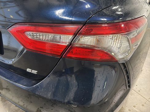 Used 2018 Toyota Camry SE image 9