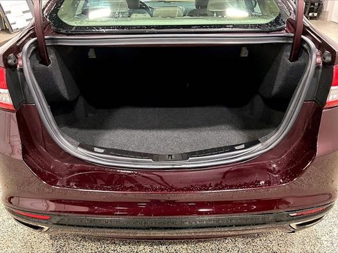 Used 2017 Ford Fusion SE w/ Fusion SE Technology Package image 7