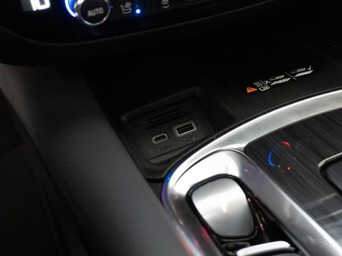 Used 2024 Buick Enclave Premium image 27