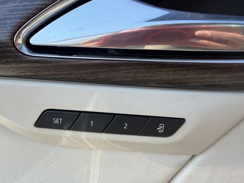 Used 2023 Buick Envision Avenir AWD/4WD image 19