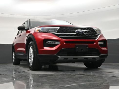 Used 2023 Ford Explorer XLT w/ Equipment Group 202A RWD image 26