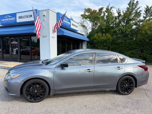 Used 2017 Nissan Altima 2.5 SR w/ Midnight Edition Package FWD image 17