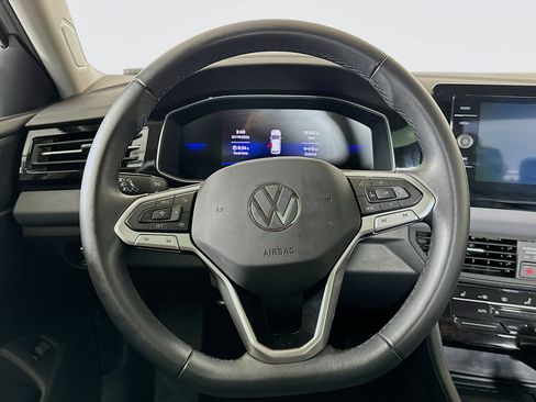 Used 2025 Volkswagen Jetta SE image 18