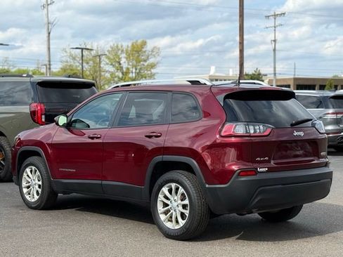 Used 2020 Jeep Cherokee Latitude w/ Cold Weather Group AWD/4WD image 40
