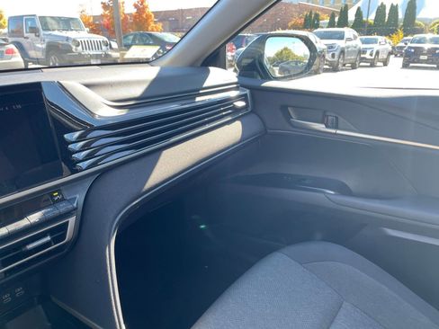 Used 2025 Toyota Camry LE image 35