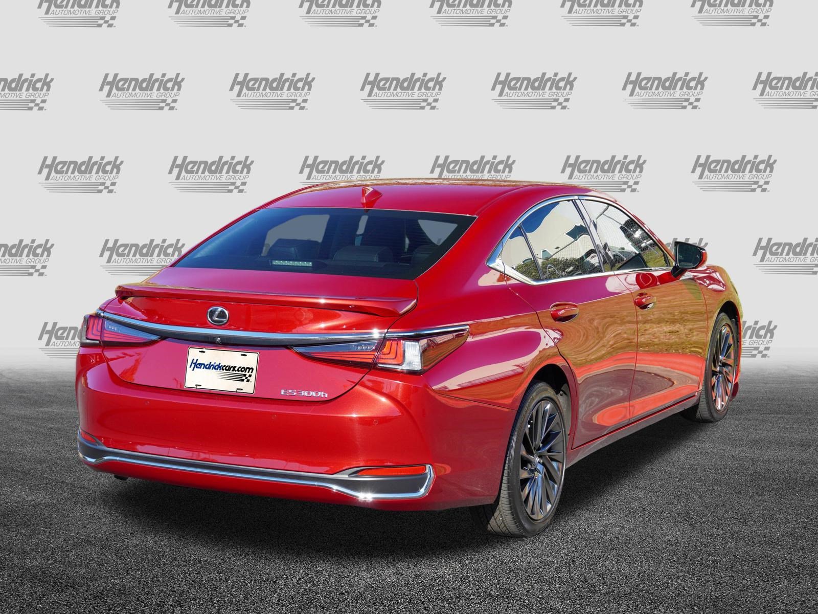 Used 2024 Lexus ES 300h Ultra Luxury w/ Accessory Package (Z2) FWD image 8