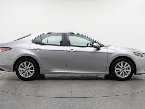 Used 2025 Toyota Camry LE image 11