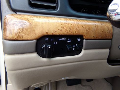 Used 2001 Lincoln Continental image 60