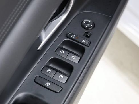 Used 2024 Hyundai Elantra Limited FWD image 17
