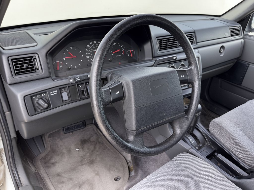 Used 1994 Volvo 940 Sedan RWD image 4