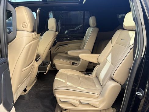 Used 2021 Cadillac Escalade ESV Premium Luxury image 13