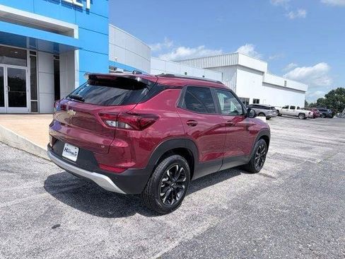 Used 2022 Chevrolet TrailBlazer LT w/ Confidence II Package FWD image 2