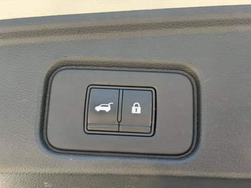 Used 2022 Nissan Pathfinder SL FWD image 14