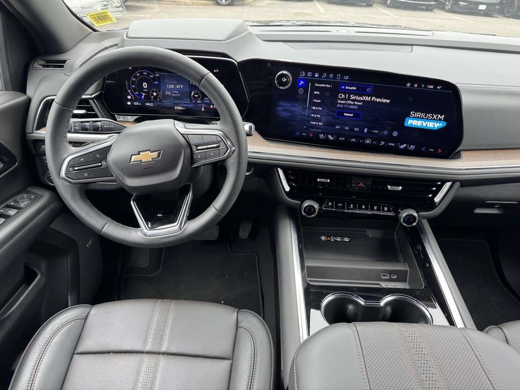 Used 2025 Chevrolet Suburban High Country AWD/4WD image 12