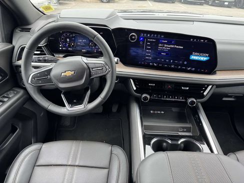 Used 2025 Chevrolet Suburban High Country AWD/4WD image 12